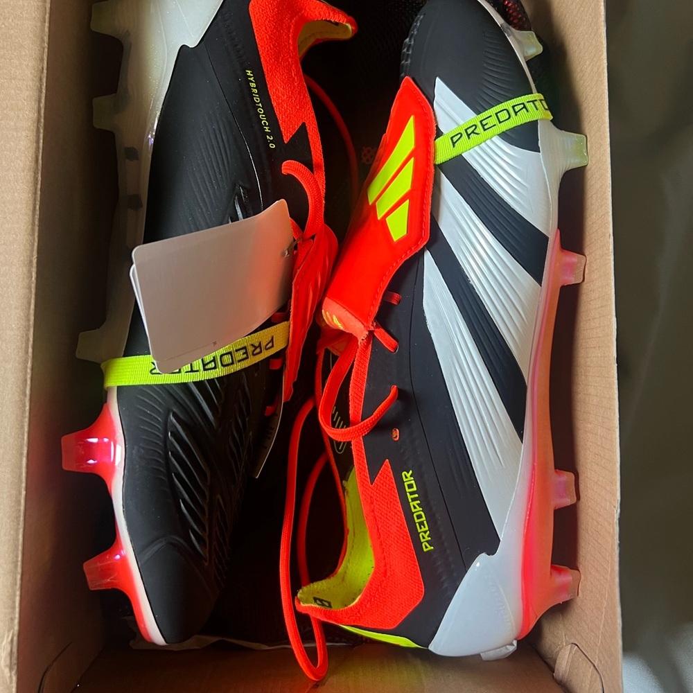 Adidas Predator Cleats - Picture 2 of 6